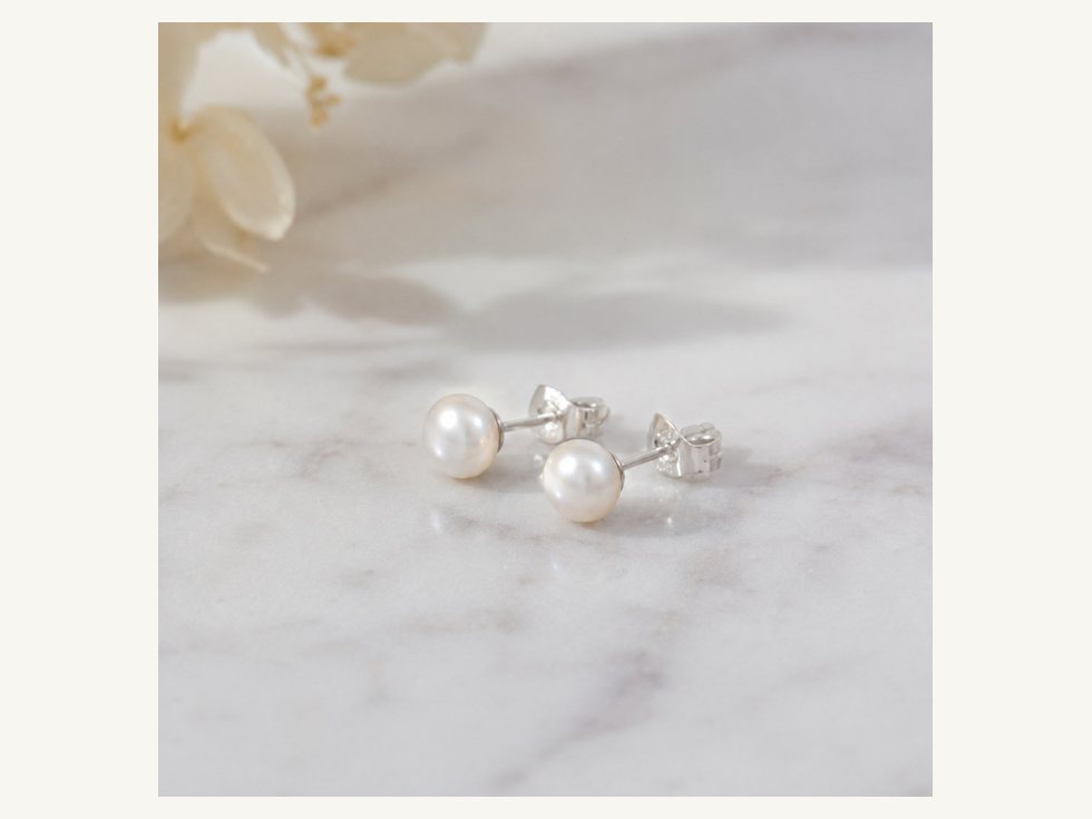 Freshwater pearl stud earrings