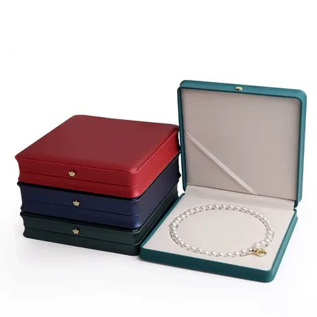 Red navy and green pearl necklace gift boxes with white freshwater pearl strand